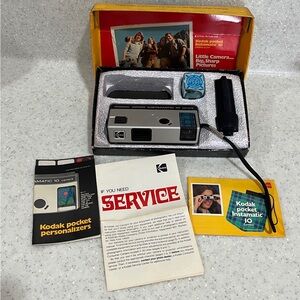Vtg 1972 KODAK Pocket Instamatic 10 Cameral w/Box Photography UNTESTED